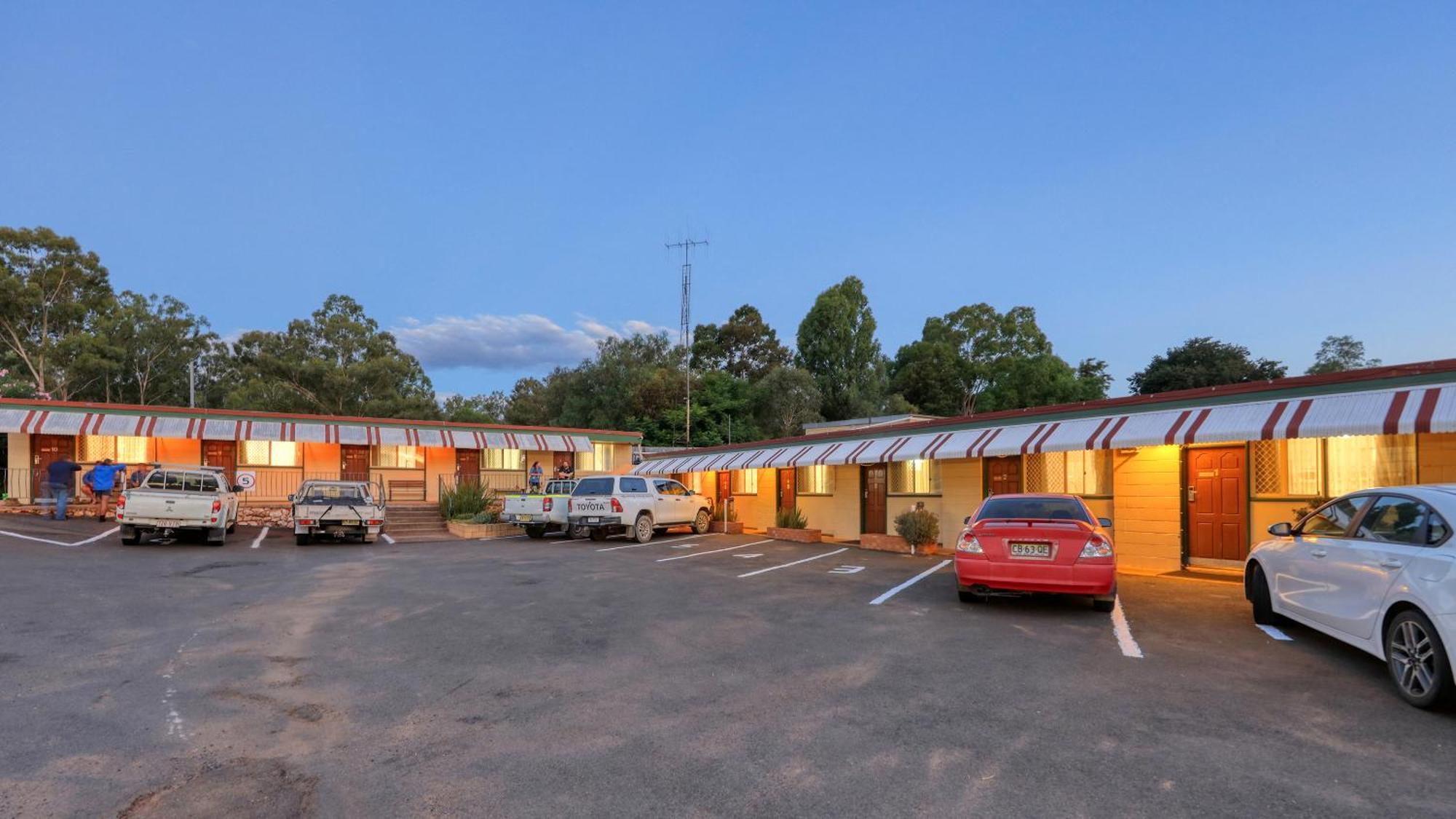 Golden Peak Motel Peakhill Peak Hill Dış mekan fotoğraf